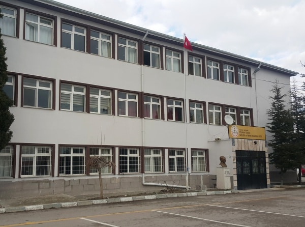 Tolunay Özaka Mesleki ve Teknik Anadolu Lisesi Fotoğrafı