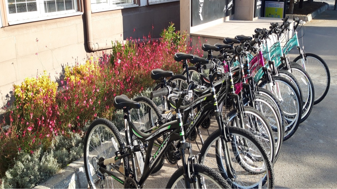 Okulumuz öğrencilerinin kullanımına 10 adet bisiklet sunduk.