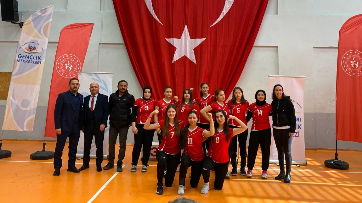 Voleybol takımımız ilçe ikincisi oldu...